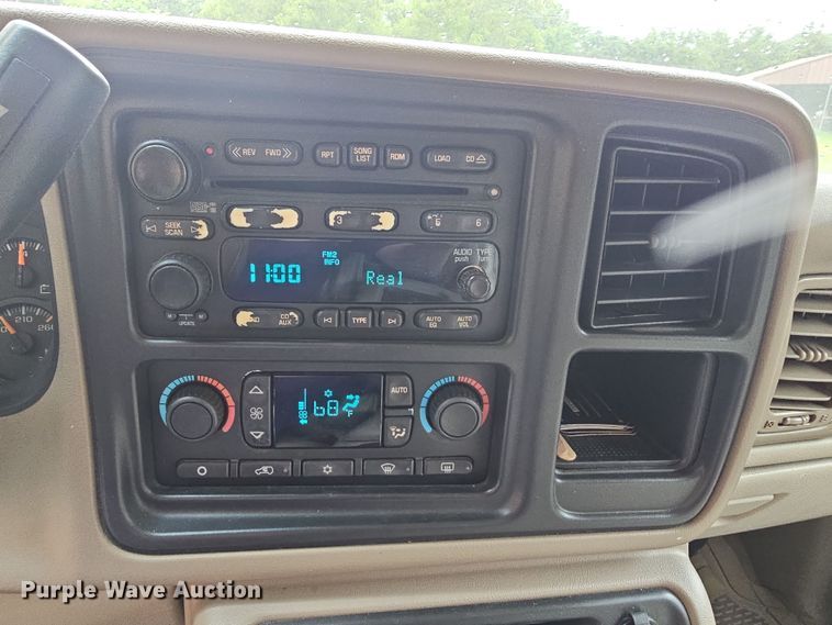 image for item NT9792 2005 GMC Yukon XL  SUV