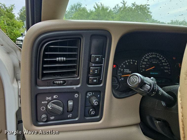 image for item NT9792 2005 GMC Yukon XL  SUV