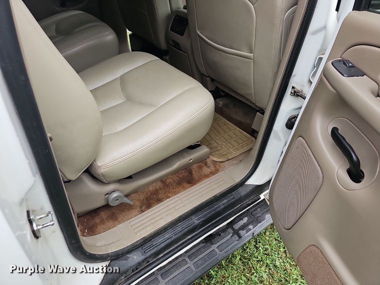 image for item NT9792 2005 GMC Yukon XL  SUV