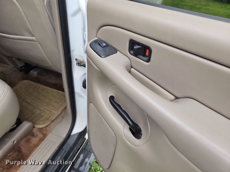 image for item NT9792 2005 GMC Yukon XL  SUV