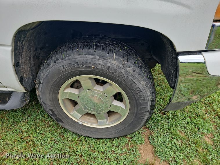 image for item NT9792 2005 GMC Yukon XL  SUV