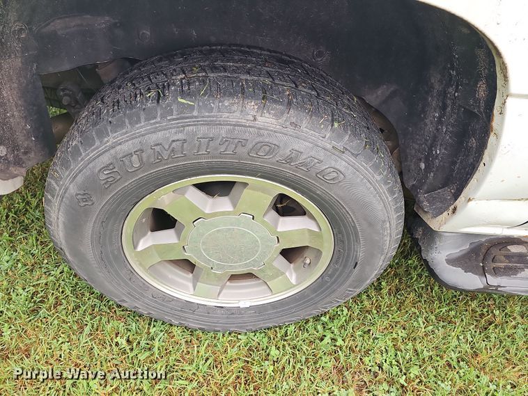 image for item NT9792 2005 GMC Yukon XL  SUV