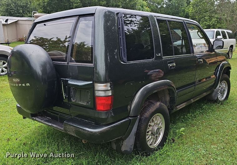 image for item NT9793 2001 Isuzu Trooper  SUV