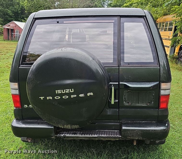 image for item NT9793 2001 Isuzu Trooper  SUV