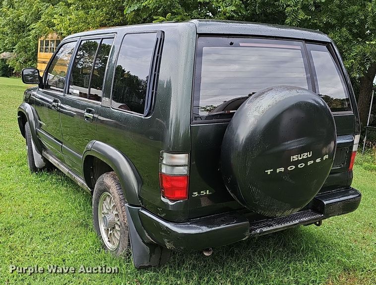 image for item NT9793 2001 Isuzu Trooper  SUV