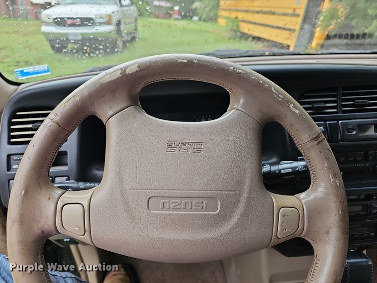 image for item NT9793 2001 Isuzu Trooper  SUV