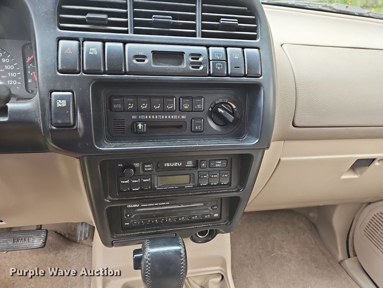 image for item NT9793 2001 Isuzu Trooper  SUV