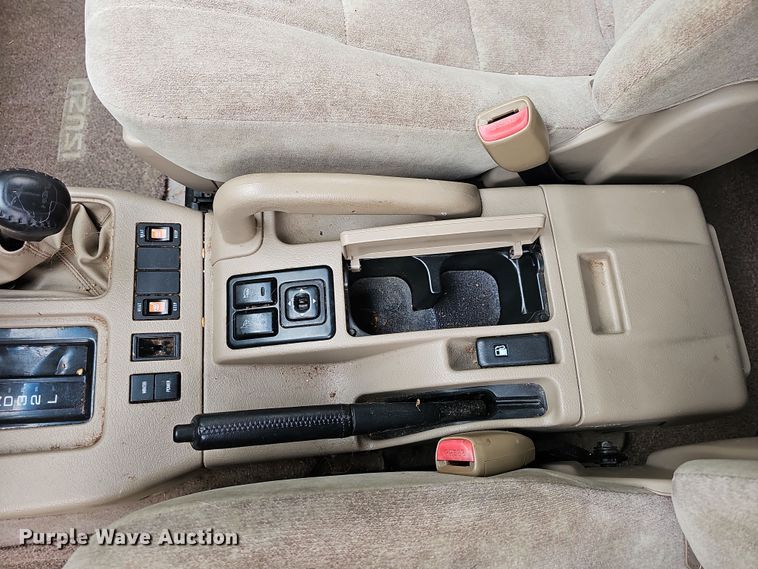 image for item NT9793 2001 Isuzu Trooper  SUV