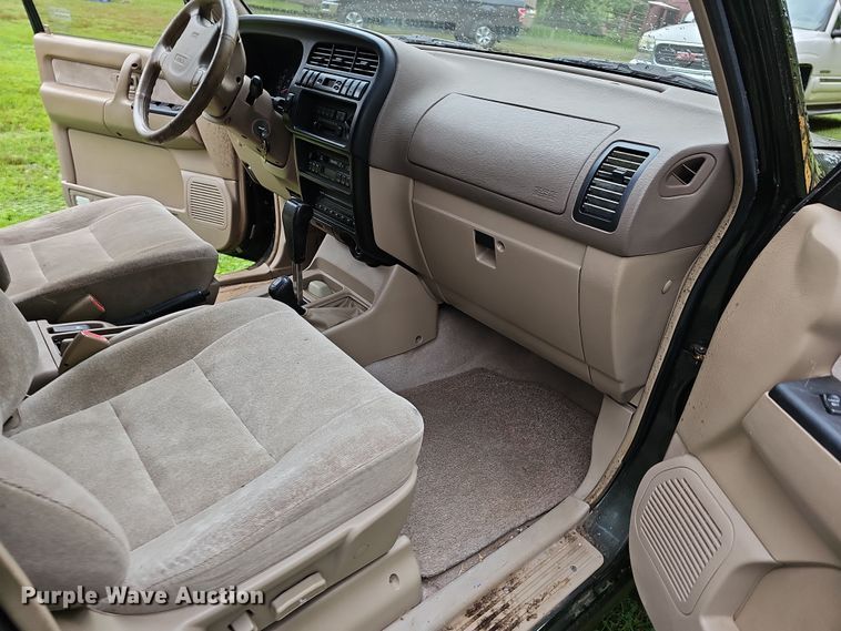 image for item NT9793 2001 Isuzu Trooper  SUV