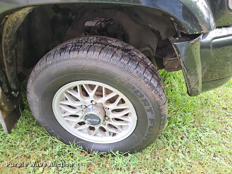 image for item NT9793 2001 Isuzu Trooper  SUV