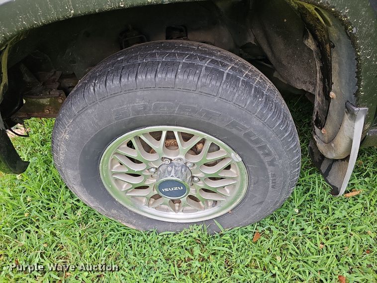 image for item NT9793 2001 Isuzu Trooper  SUV