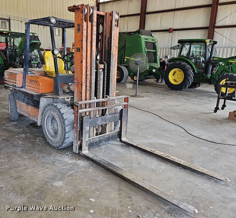 image for item NT9798 Toyota 02-5FD45  forklift