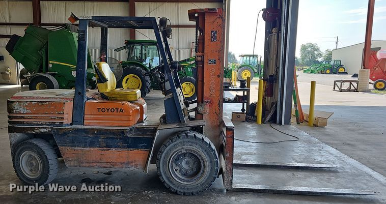 image for item NT9798 Toyota 02-5FD45  forklift