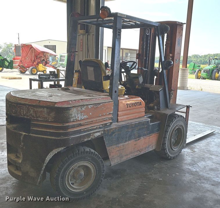 image for item NT9798 Toyota 02-5FD45  forklift