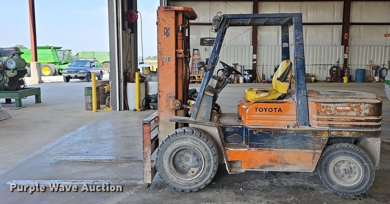 image for item NT9798 Toyota 02-5FD45  forklift