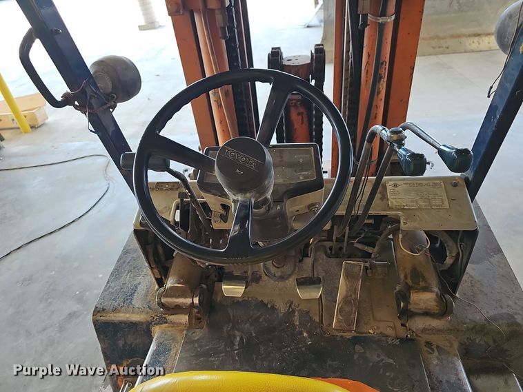 image for item NT9798 Toyota 02-5FD45  forklift