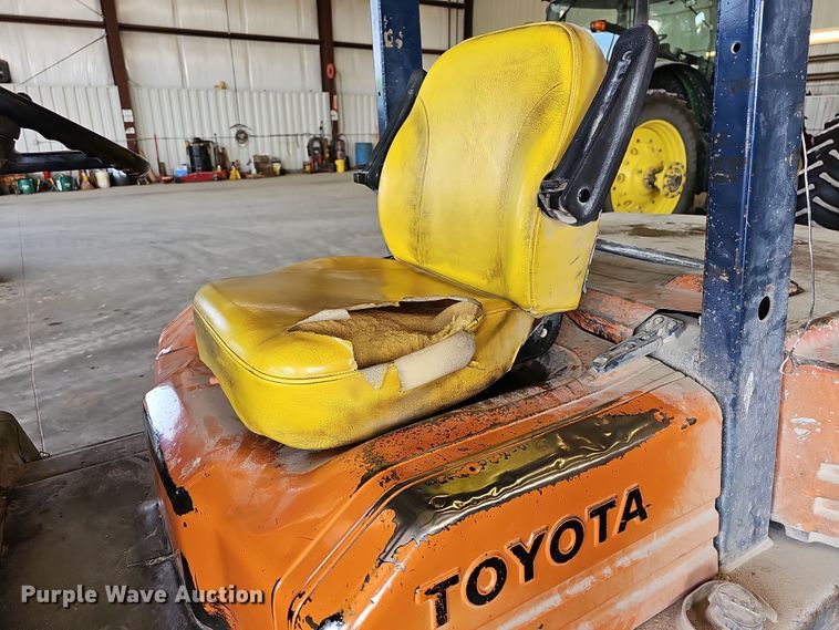 image for item NT9798 Toyota 02-5FD45  forklift