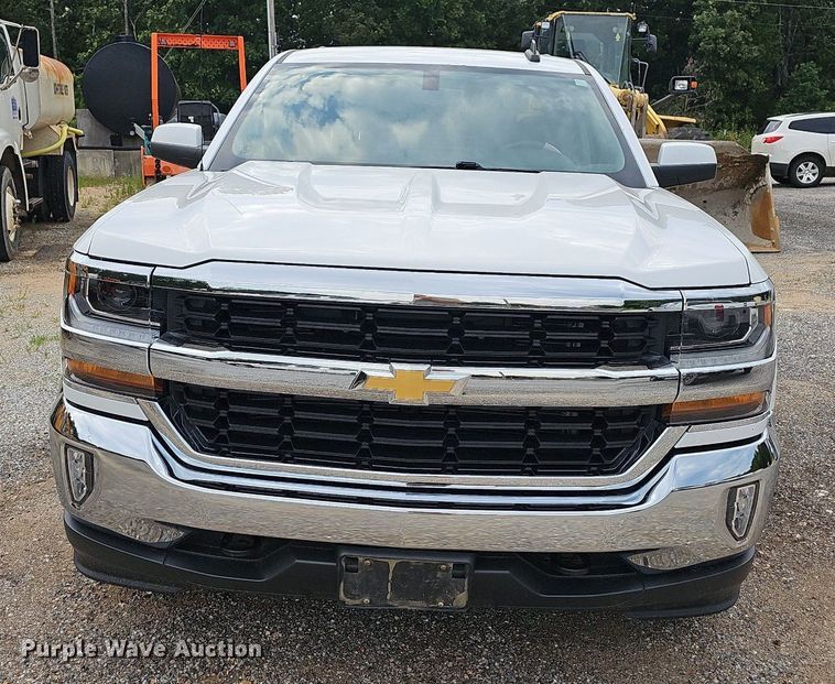 image for item NT9811 2018 Chevrolet Silverado 1500  Crew Cab pickup truck