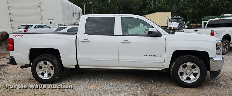 image for item NT9811 2018 Chevrolet Silverado 1500  Crew Cab pickup truck