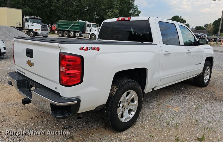 image for item NT9811 2018 Chevrolet Silverado 1500  Crew Cab pickup truck