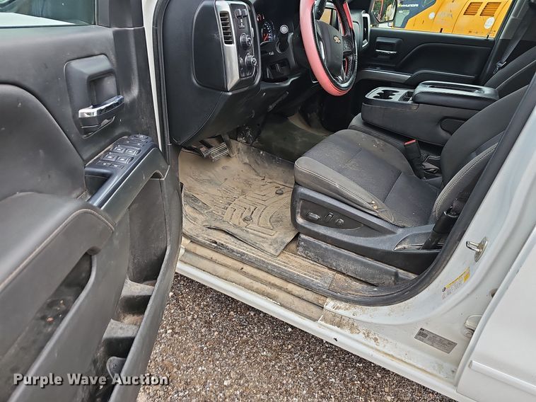 image for item NT9811 2018 Chevrolet Silverado 1500  Crew Cab pickup truck