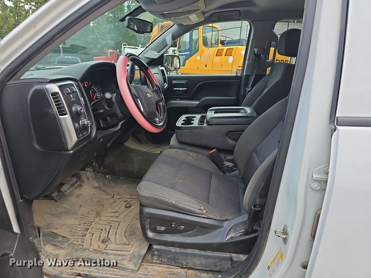 image for item NT9811 2018 Chevrolet Silverado 1500  Crew Cab pickup truck