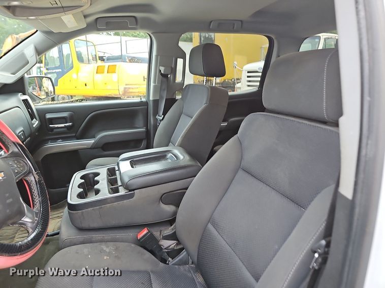 image for item NT9811 2018 Chevrolet Silverado 1500  Crew Cab pickup truck