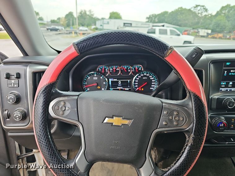 image for item NT9811 2018 Chevrolet Silverado 1500  Crew Cab pickup truck