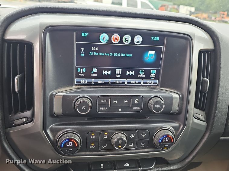 image for item NT9811 2018 Chevrolet Silverado 1500  Crew Cab pickup truck