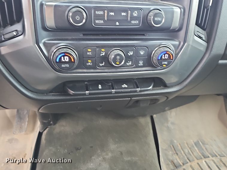 image for item NT9811 2018 Chevrolet Silverado 1500  Crew Cab pickup truck