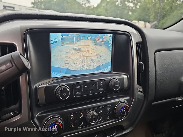 image for item NT9811 2018 Chevrolet Silverado 1500  Crew Cab pickup truck