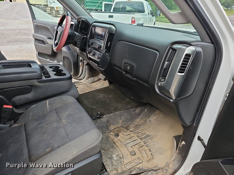 image for item NT9811 2018 Chevrolet Silverado 1500  Crew Cab pickup truck