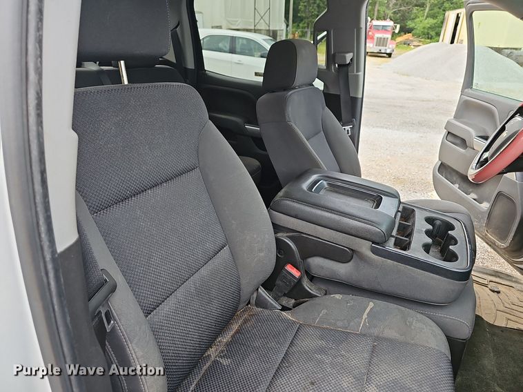 image for item NT9811 2018 Chevrolet Silverado 1500  Crew Cab pickup truck