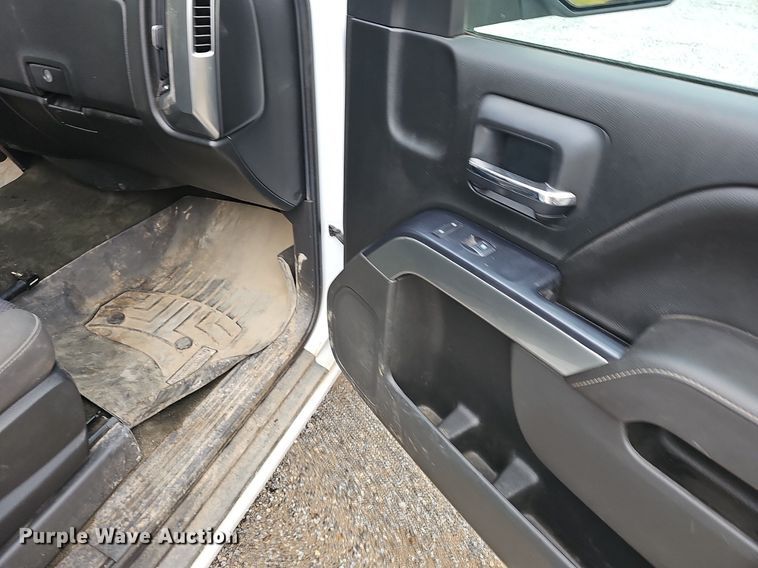 image for item NT9811 2018 Chevrolet Silverado 1500  Crew Cab pickup truck