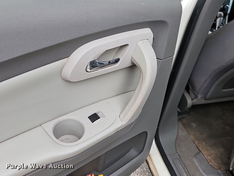 image for item NT9814 2012 Chevrolet Traverse LT  SUV