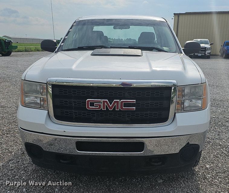 image for item NT9885 2013 GMC Sierra 2500HD  Ext. Cab pickup truck