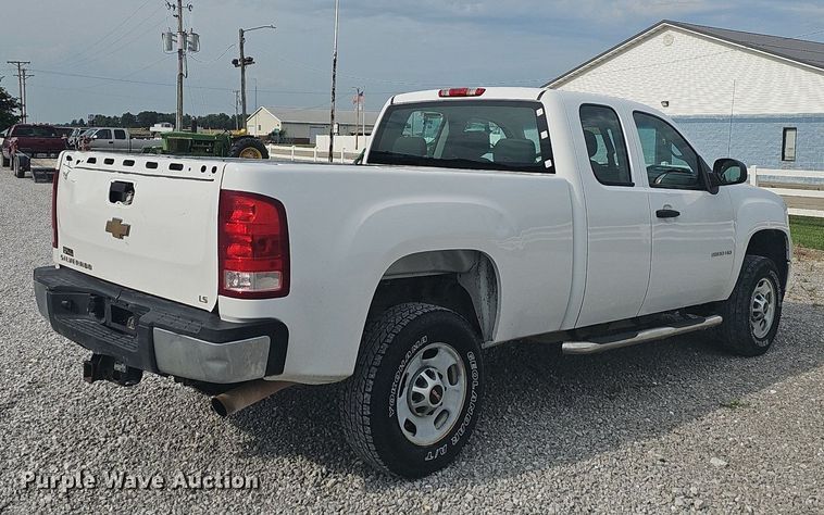 image for item NT9885 2013 GMC Sierra 2500HD  Ext. Cab pickup truck