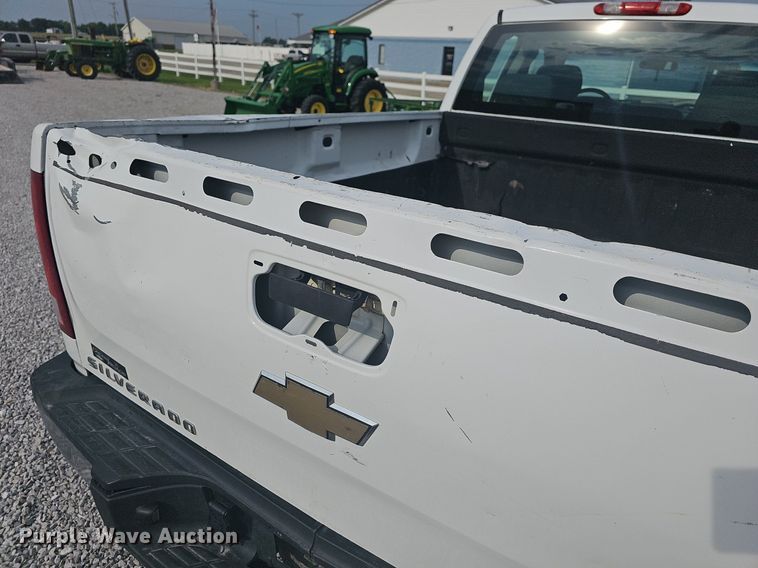 image for item NT9885 2013 GMC Sierra 2500HD  Ext. Cab pickup truck