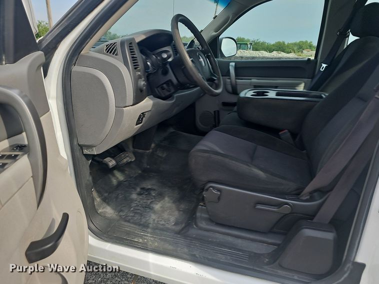 image for item NT9885 2013 GMC Sierra 2500HD  Ext. Cab pickup truck