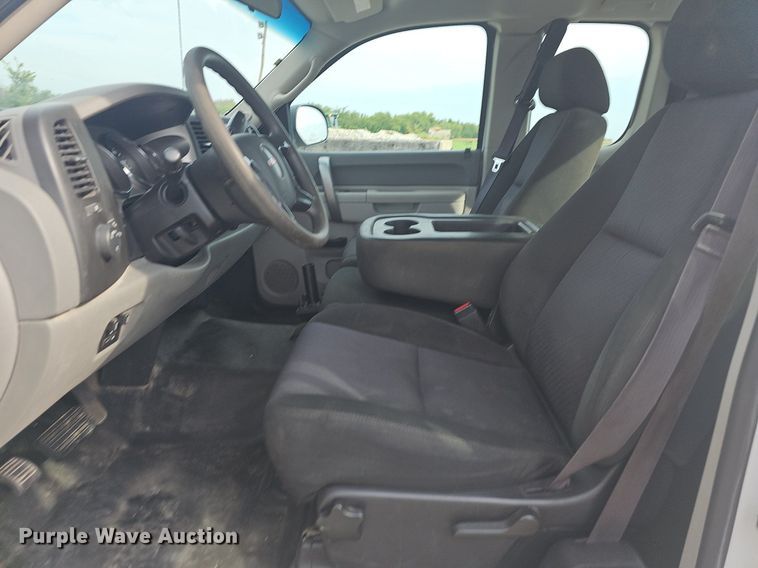 image for item NT9885 2013 GMC Sierra 2500HD  Ext. Cab pickup truck