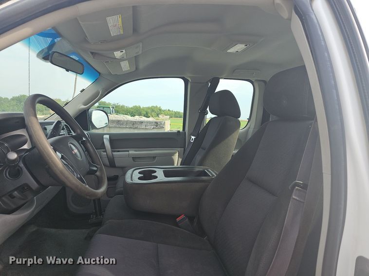 image for item NT9885 2013 GMC Sierra 2500HD  Ext. Cab pickup truck