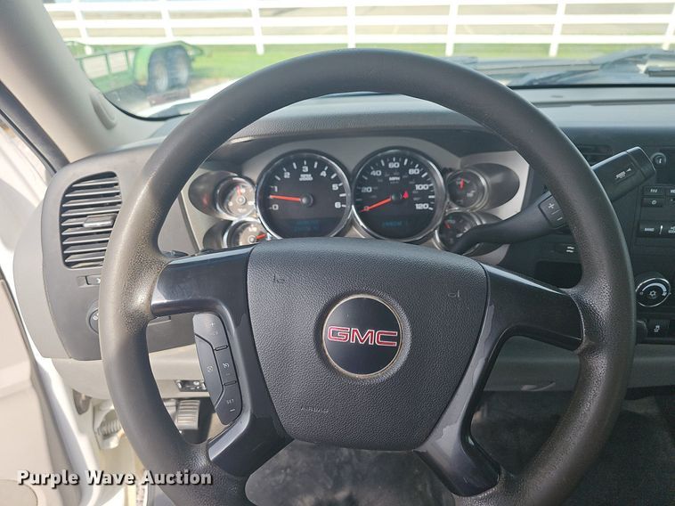 image for item NT9885 2013 GMC Sierra 2500HD  Ext. Cab pickup truck