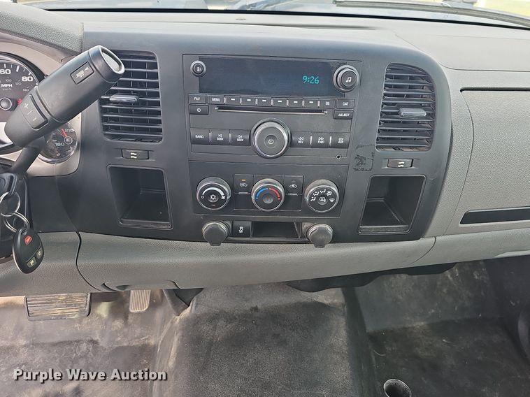 image for item NT9885 2013 GMC Sierra 2500HD  Ext. Cab pickup truck