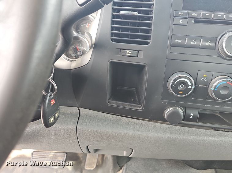 image for item NT9885 2013 GMC Sierra 2500HD  Ext. Cab pickup truck