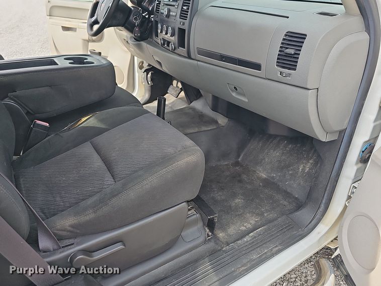 image for item NT9885 2013 GMC Sierra 2500HD  Ext. Cab pickup truck