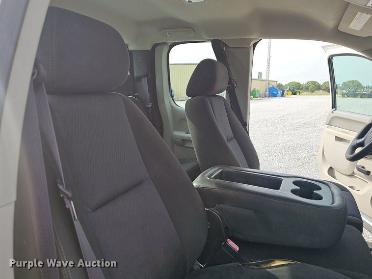 image for item NT9885 2013 GMC Sierra 2500HD  Ext. Cab pickup truck