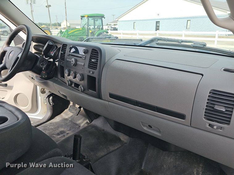 image for item NT9885 2013 GMC Sierra 2500HD  Ext. Cab pickup truck