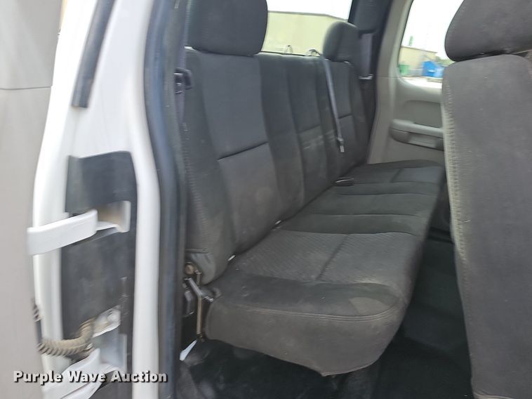 image for item NT9885 2013 GMC Sierra 2500HD  Ext. Cab pickup truck