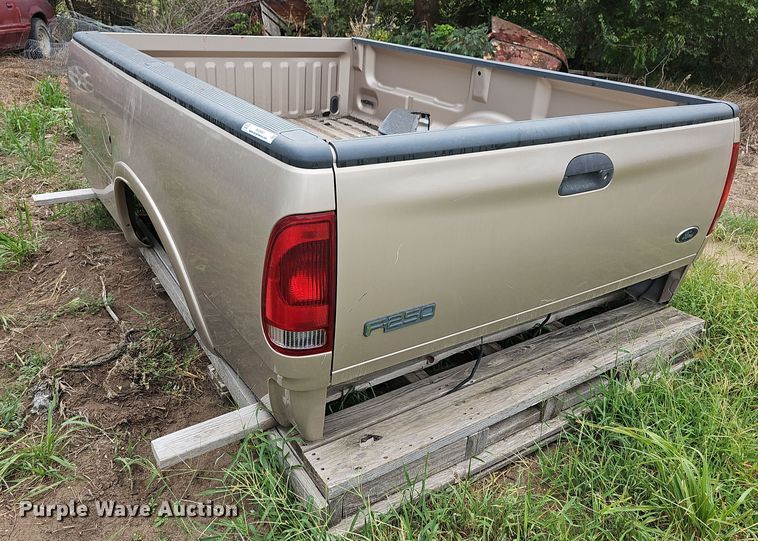 image for item NU9067 Ford F250  pickup truck bed