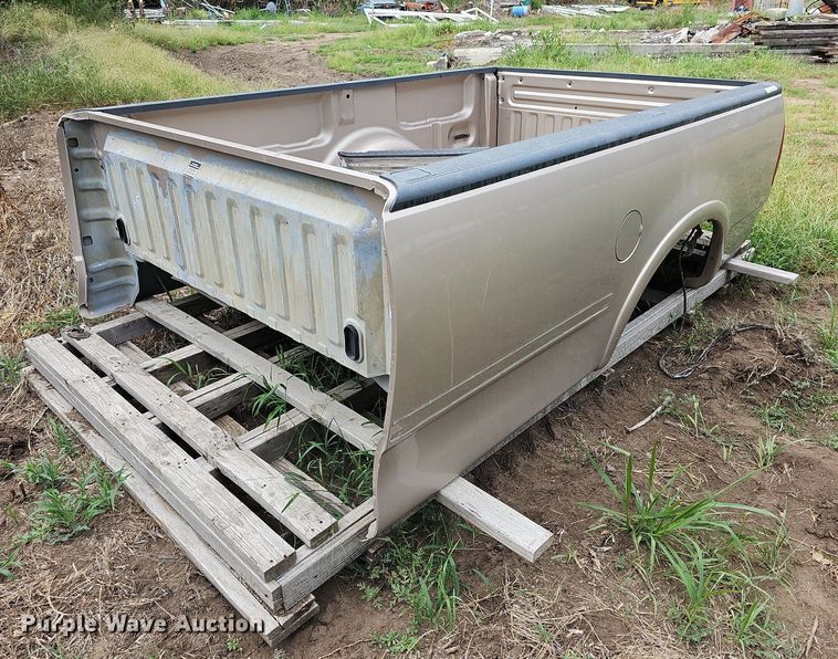 image for item NU9067 Ford F250  pickup truck bed